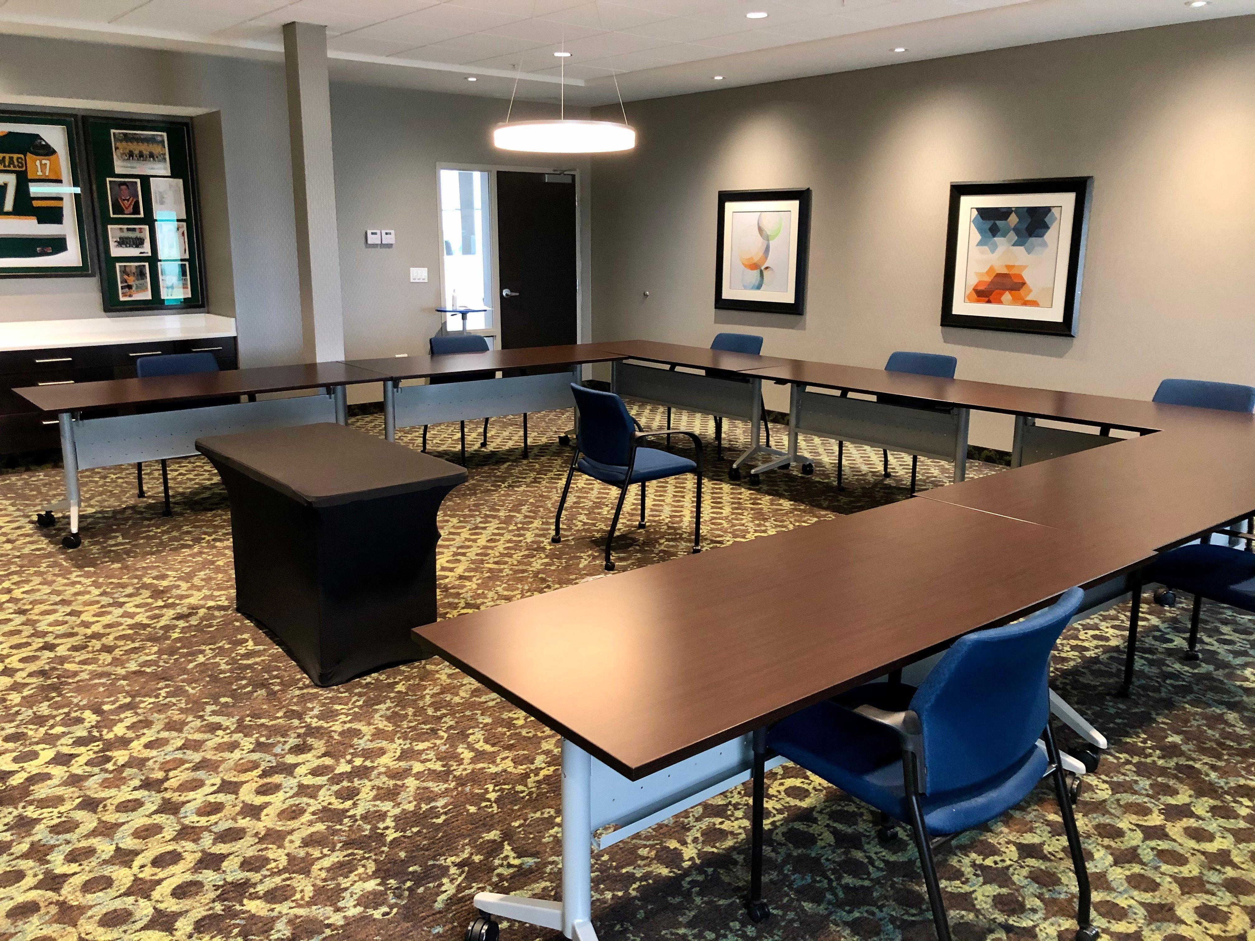 Express & - East - By Ihg 3* Saskatoon