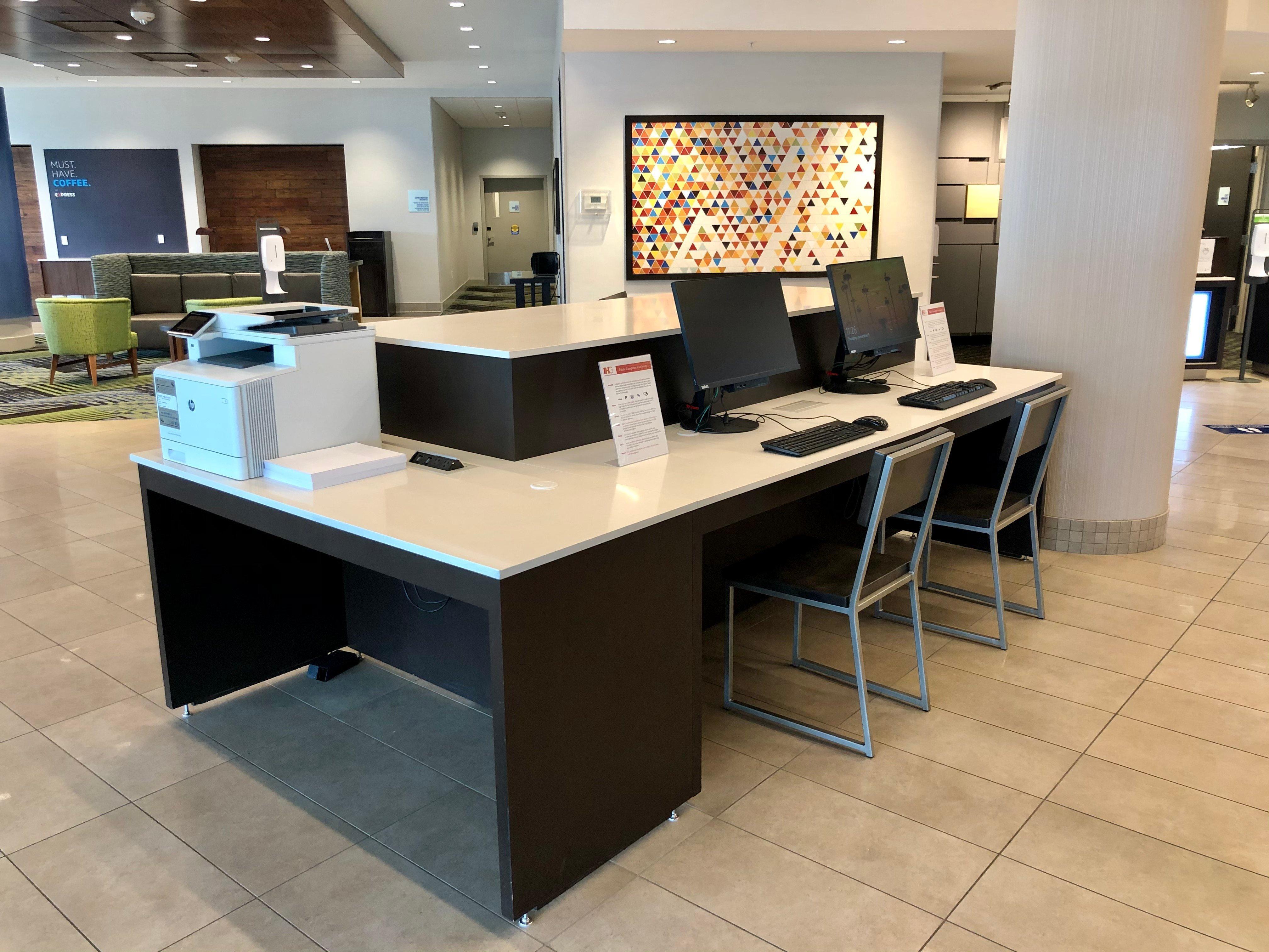 Express & - East - By Ihg 3* Saskatoon