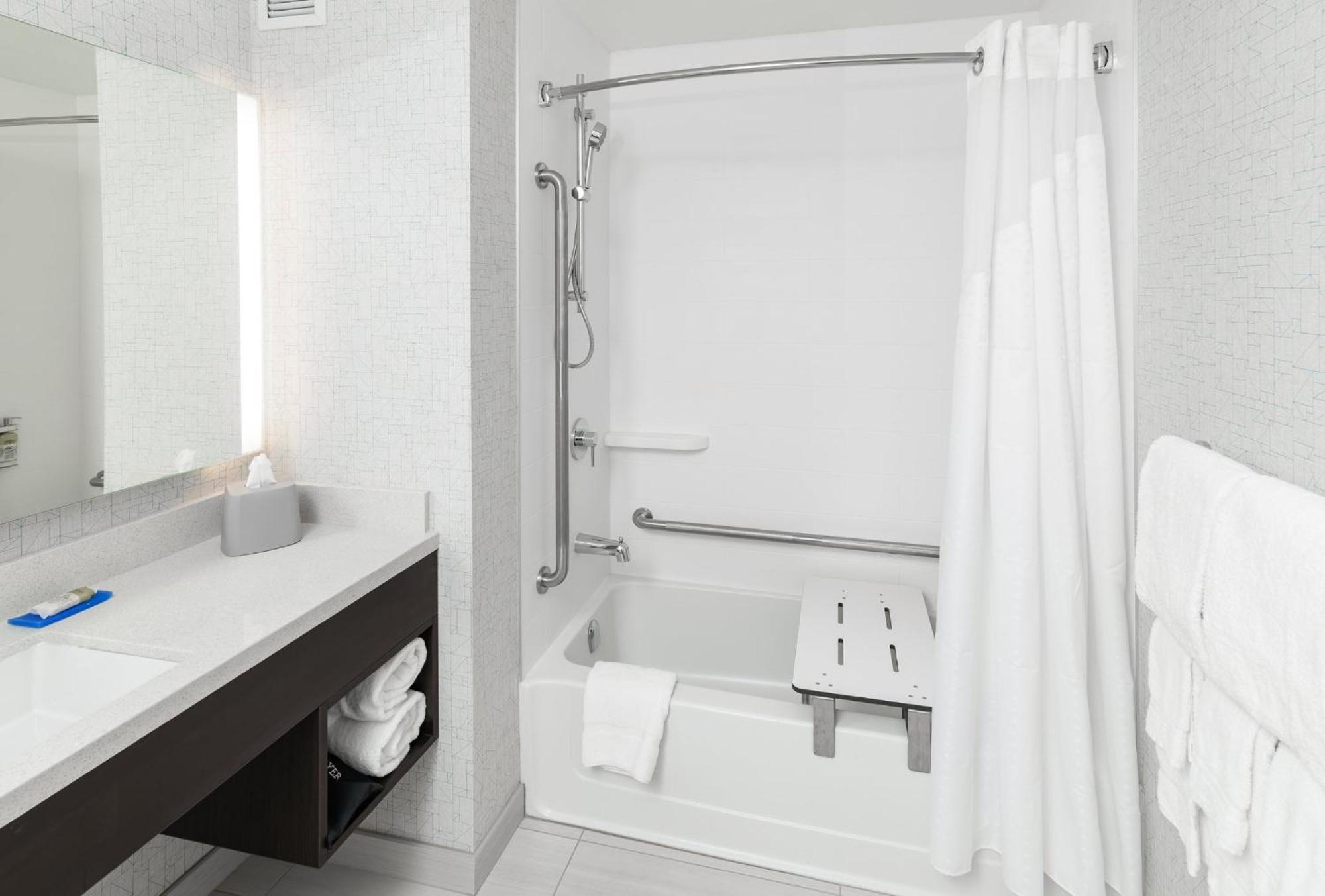 Express & - East - By Ihg